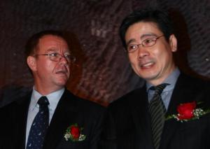 Samin Tan (kanan)